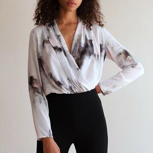 Aritzia Babaton White and Gray Patterned Bodysuit Blouse Size Medium